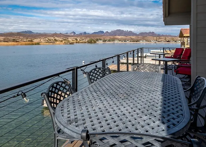 Moovalya Keys Riverfront For *